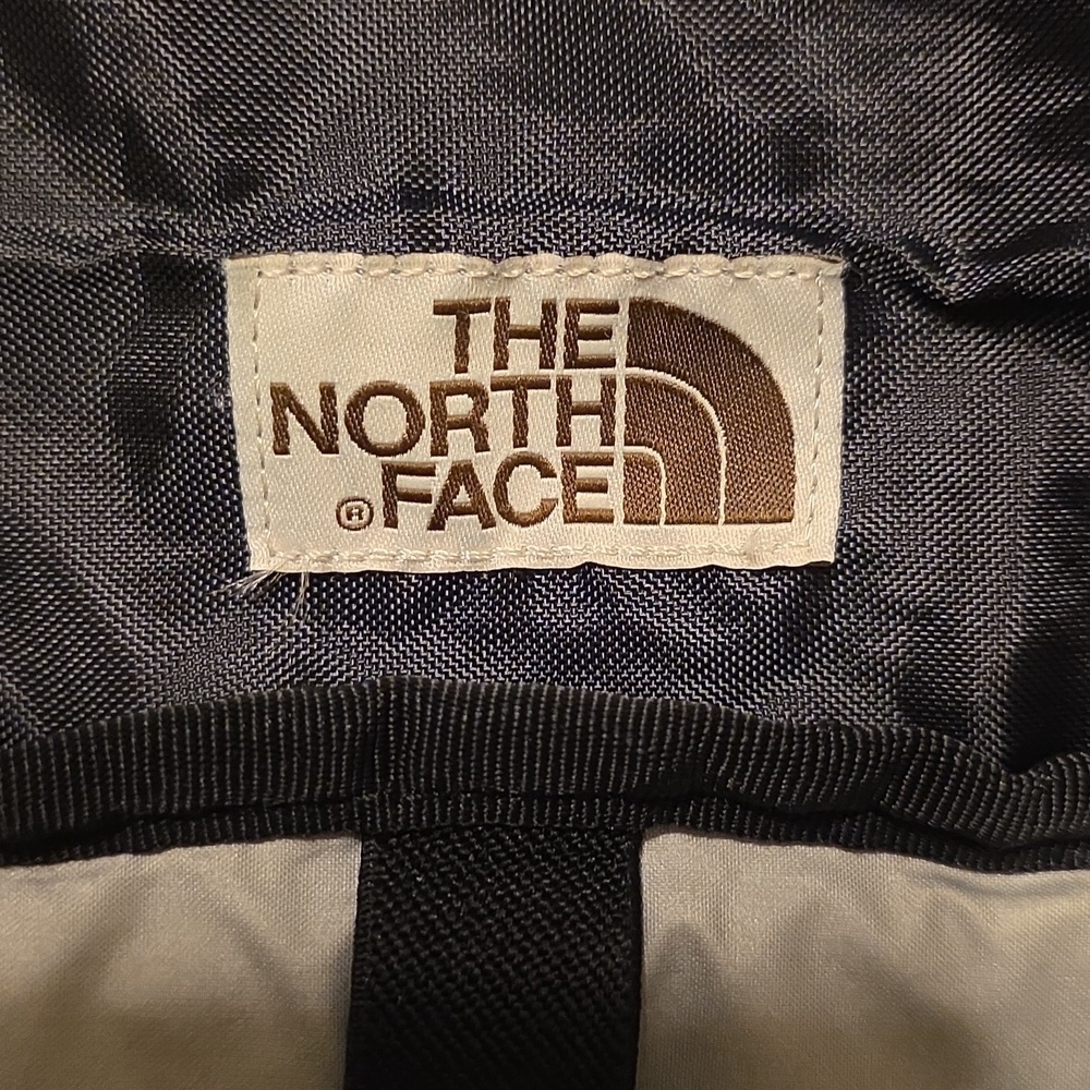 The North Face Borealis LIGHT Gray 13" Sling Bag, EUC - Picture 2 of 16